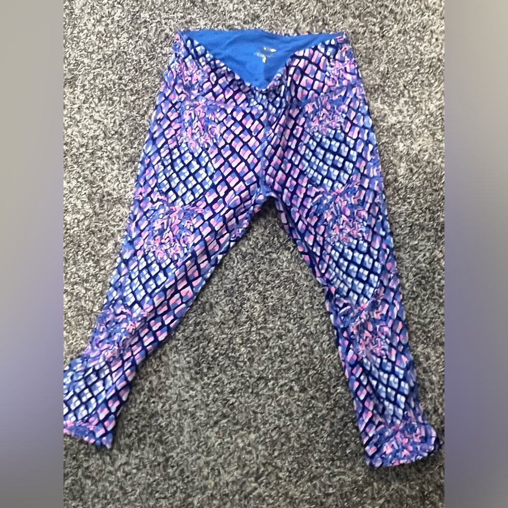 Lilly Pulitzer leggings. Cropped length. Large